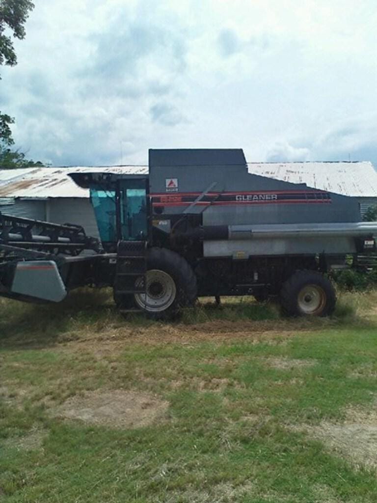Main image Gleaner R62