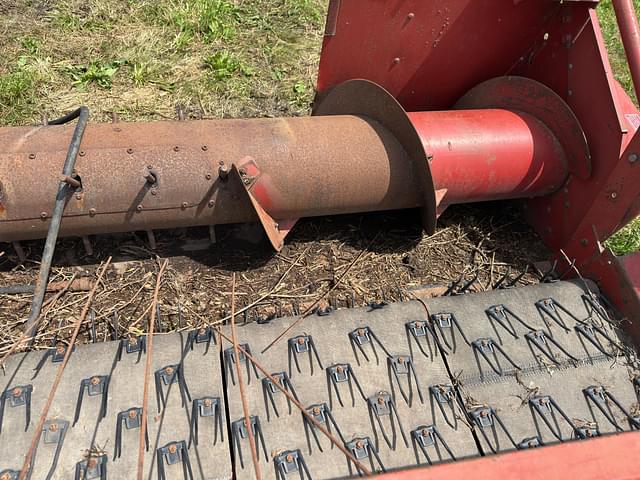 Image of International Harvester 810 equipment image 4