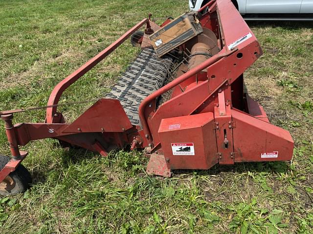Image of International Harvester 810 equipment image 1