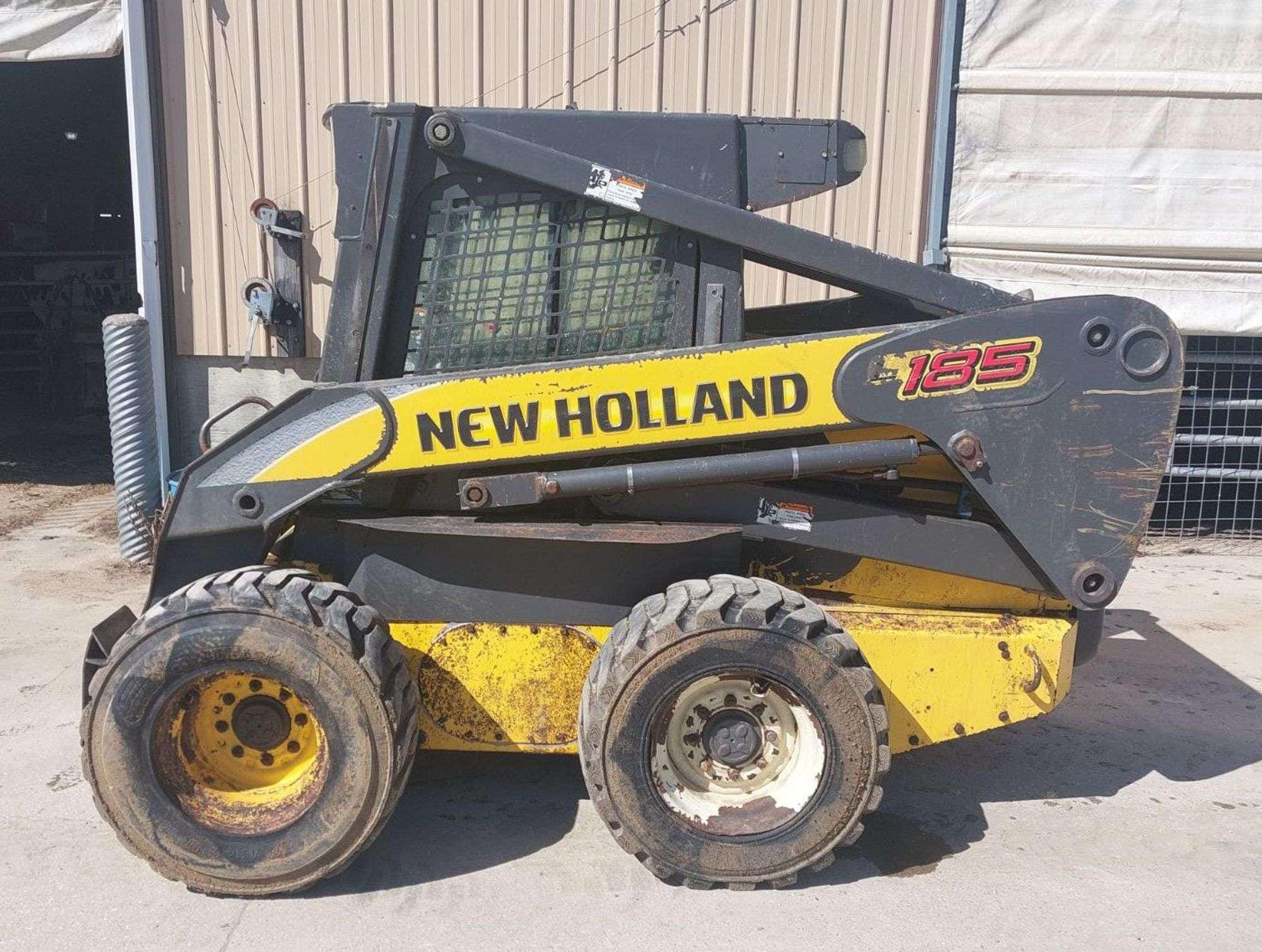 Main image New Holland L185