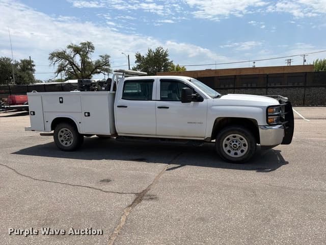 Image of Chevrolet 3500HD equipment image 3