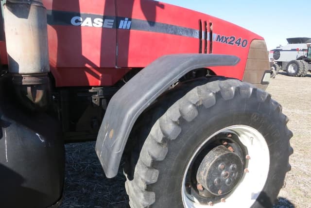 Image of Case IH MX240 equipment image 4