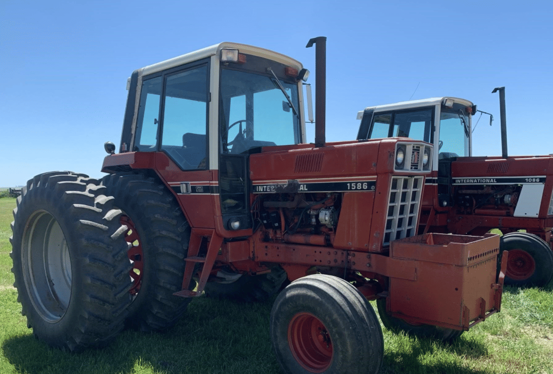 Main image International Harvester 1586