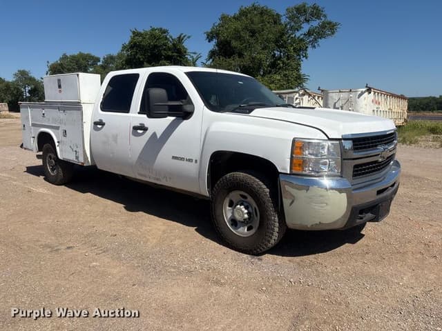 Image of Chevrolet 2500HD equipment image 2