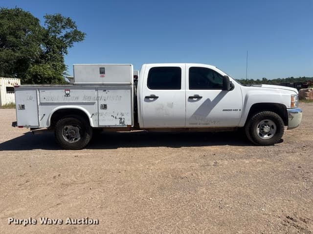Image of Chevrolet 2500HD equipment image 3
