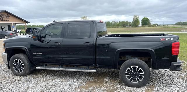 Image of Chevrolet 2500HD equipment image 1