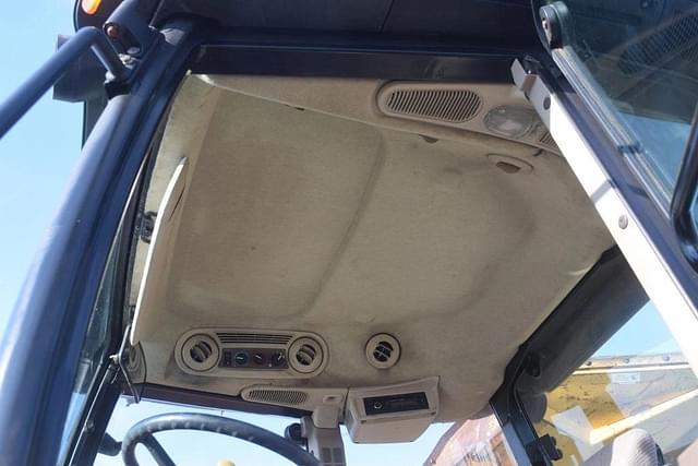 Image of John Deere 6105D equipment image 4