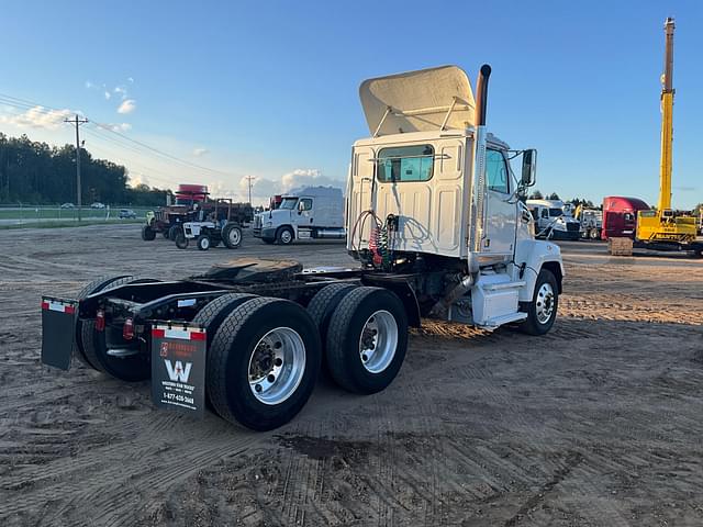 Image of Western Star 4700SF equipment image 4