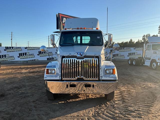 Image of Western Star 4700SF equipment image 1