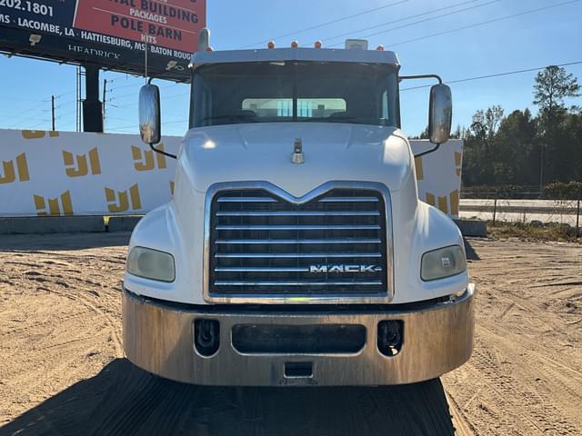 Image of Mack CXU equipment image 1