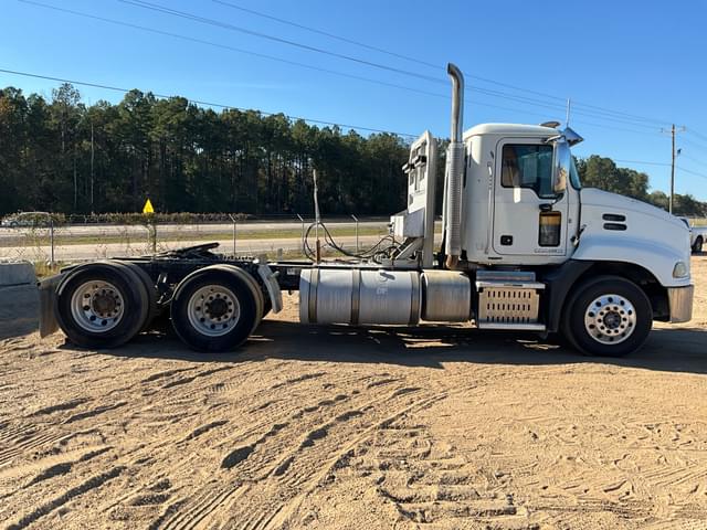 Image of Mack CXU equipment image 3