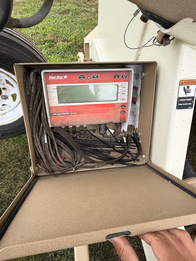 Image of Unverferth 3750 equipment image 4