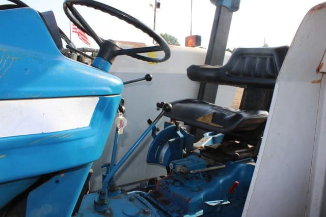Image of Ford 5900 equipment image 2