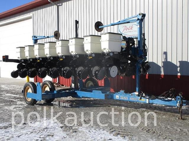 Image of Kinze 3500 equipment image 2