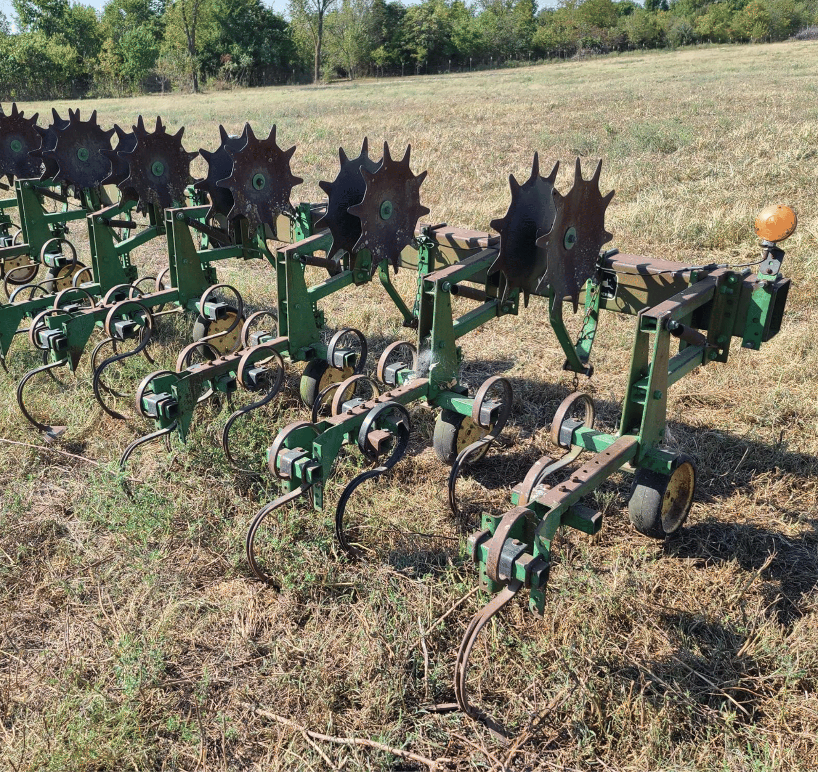 Main image John Deere 825