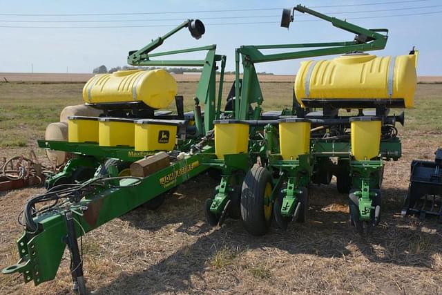 Image of John Deere 1760 equipment image 1