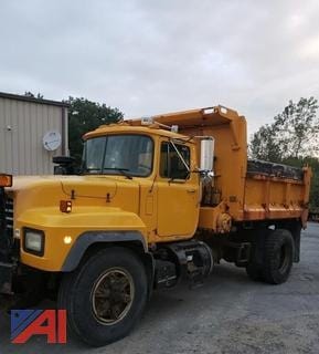 Main image Mack RD690P