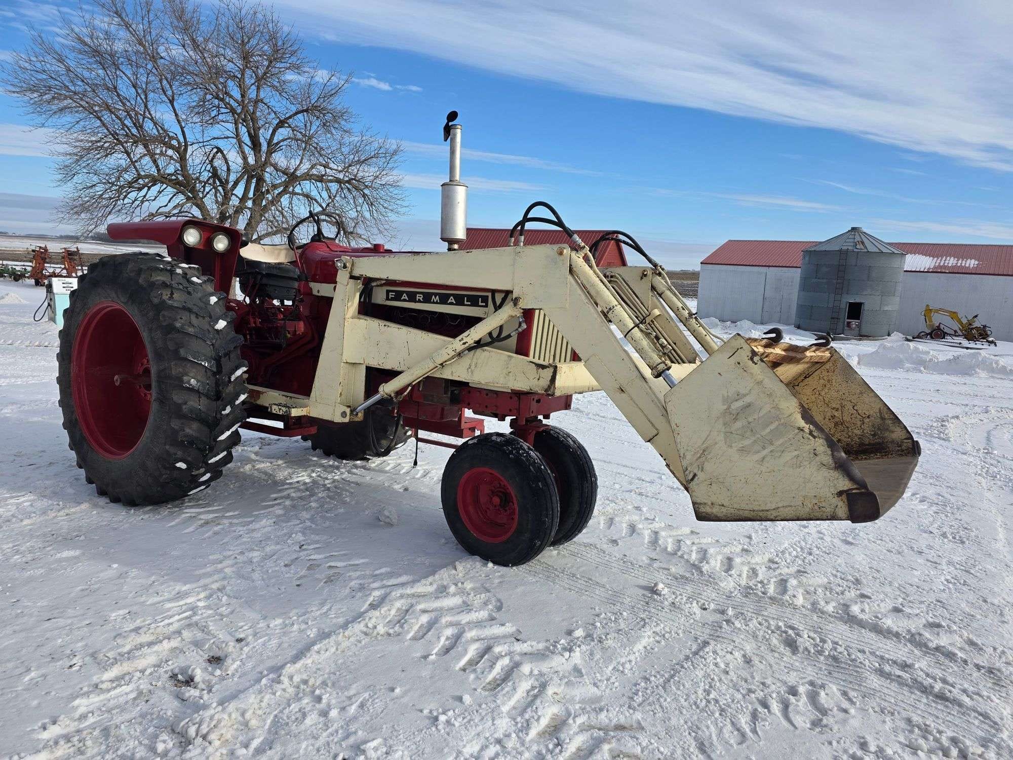 1966 Farmall 656 Equipment Image0