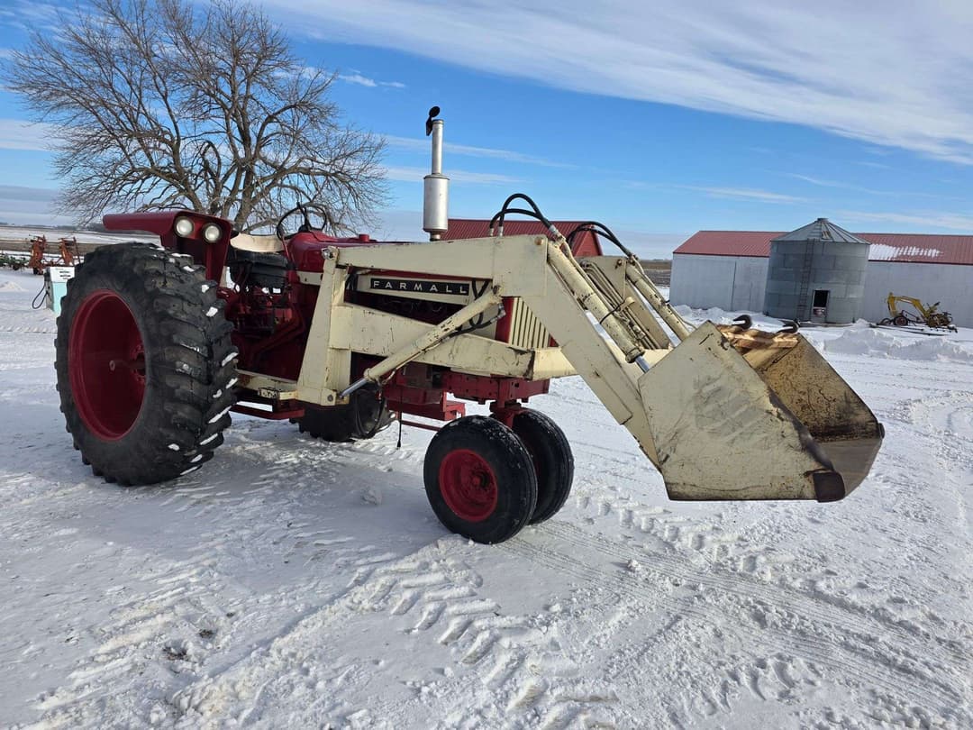 Image of Farmall 656 Primary image