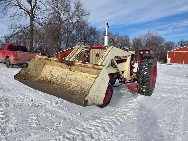 Image of Farmall 656 equipment image 2
