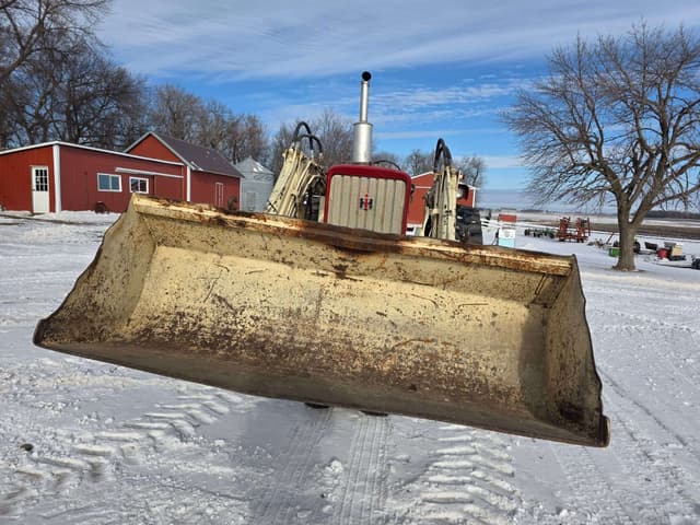 Image of Farmall 656 equipment image 3