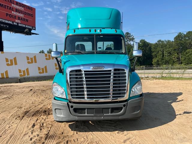 Image of Freightliner Cascadia equipment image 1