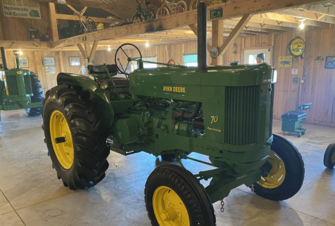 Main image John Deere 70