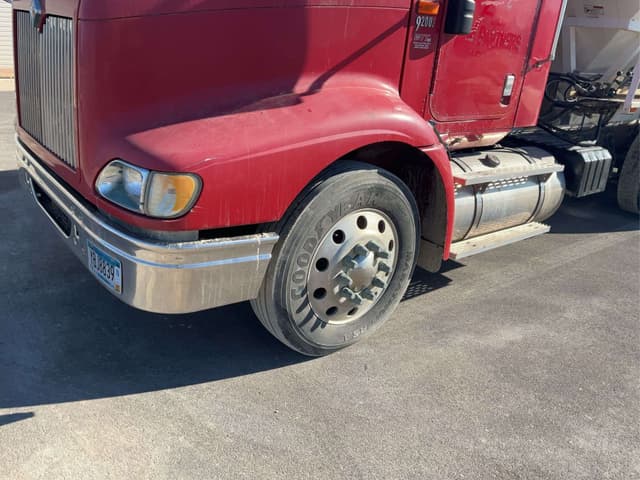 Image of International 9200i equipment image 4