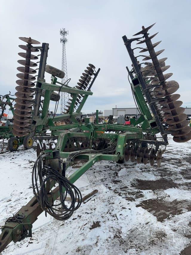 Image of John Deere 637 equipment image 1