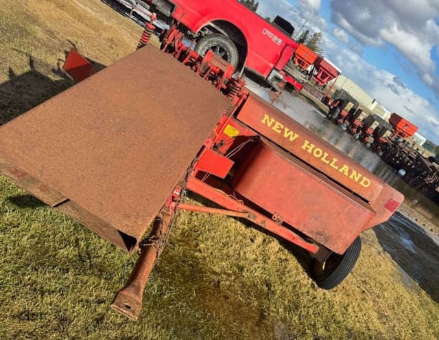 Image of New Holland 268 equipment image 3