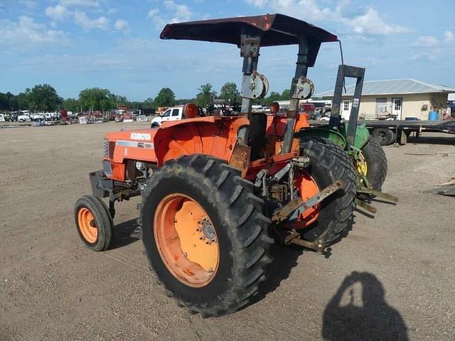 Image of Kubota M4800 equipment image 4