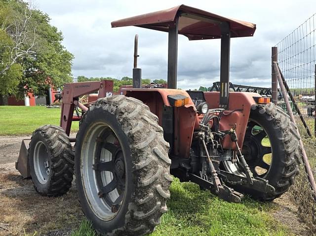 Image of Case IH 885 equipment image 2