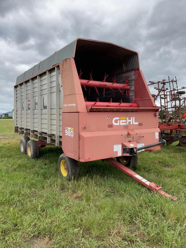 Image of Gehl 980 equipment image 1