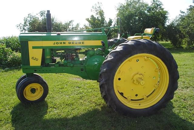 Image of John Deere 620 equipment image 1