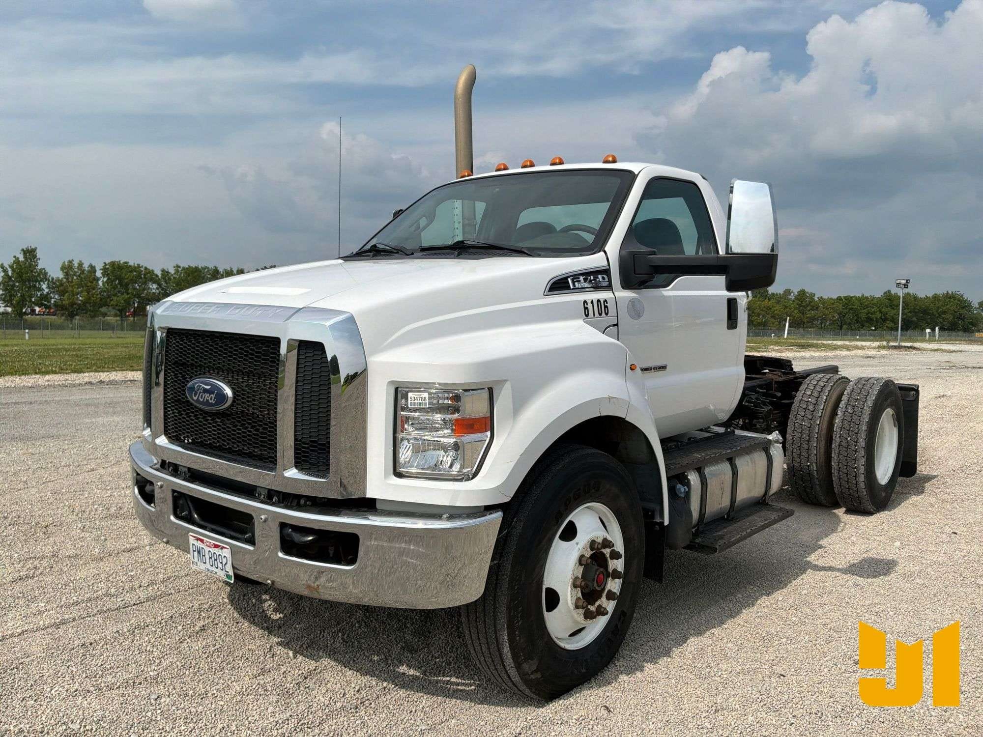 2021 Ford F-750 Equipment Image0