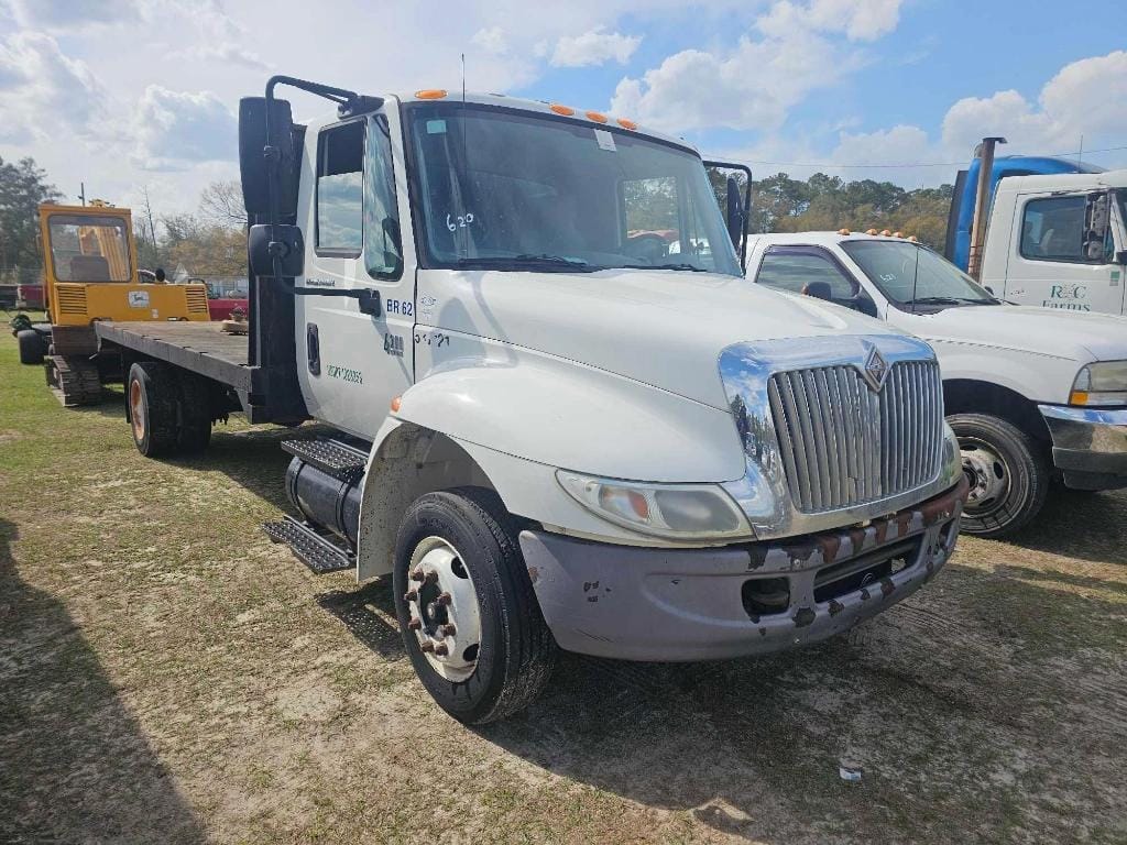 2006 International 4300 Equipment Image0