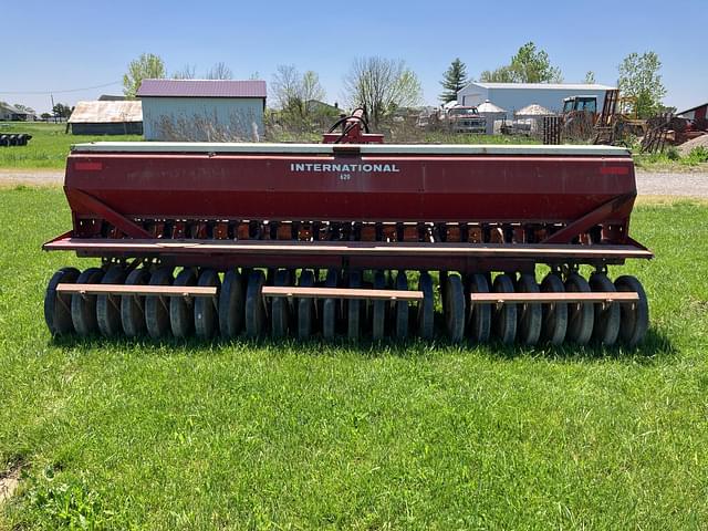 Image of International Harvester 620 equipment image 3