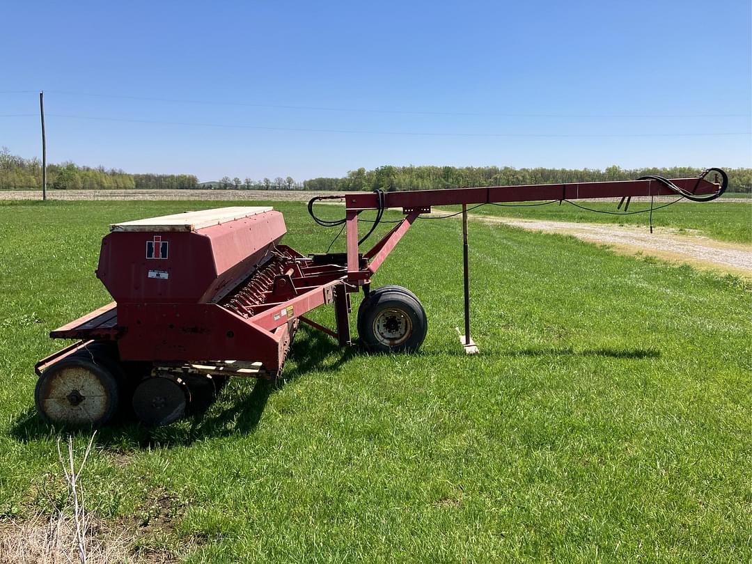 Image of International Harvester 620 Primary image