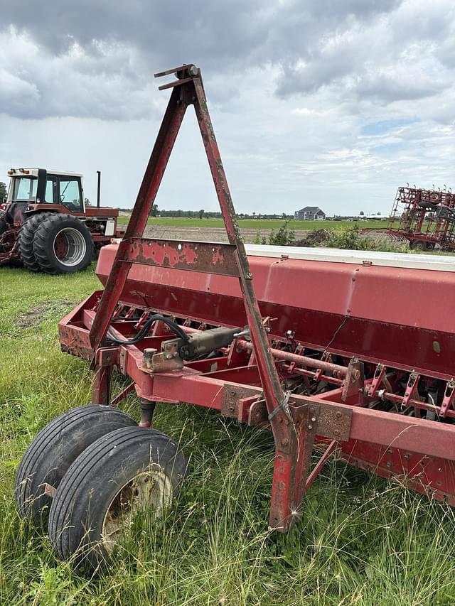 Image of International Harvester 620 equipment image 1