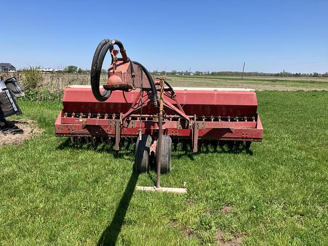 Image of International Harvester 620 equipment image 4