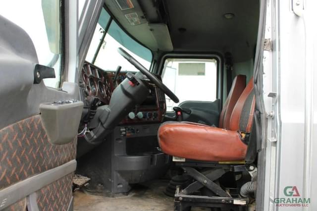 Image of Mack CHU613 equipment image 4