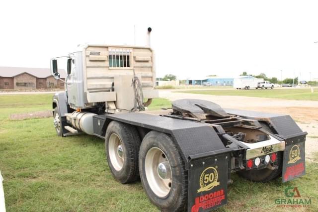 Image of Mack CHU613 equipment image 3