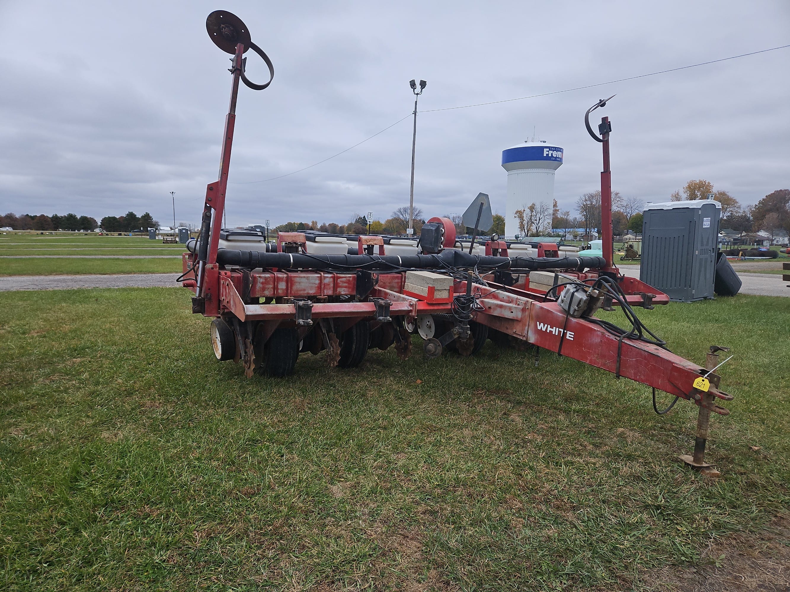 White 6100 Equipment Image0