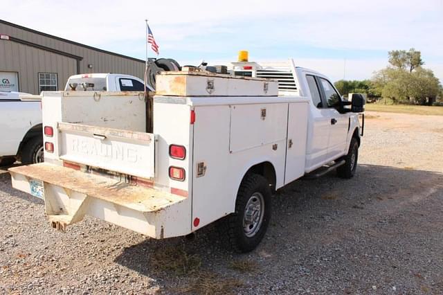 Image of Ford F-250 equipment image 2