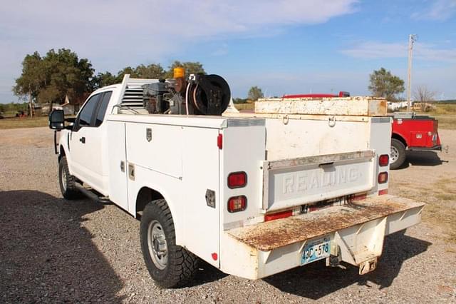 Image of Ford F-250 equipment image 3