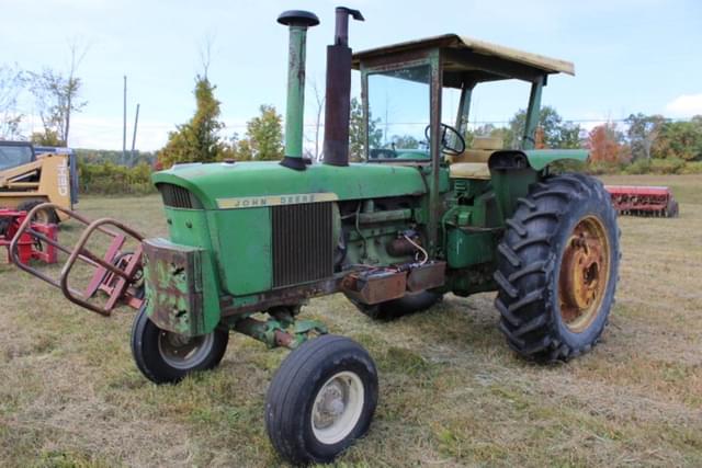 Image of John Deere 4320 equipment image 3