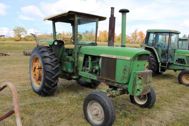 Image of John Deere 4320 equipment image 1