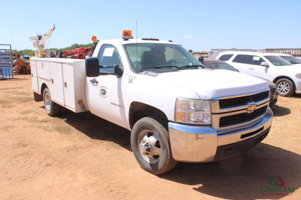 2009 Chevrolet 3500 Equipment Image0