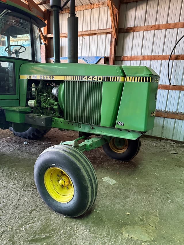 Image of John Deere 4440 equipment image 4