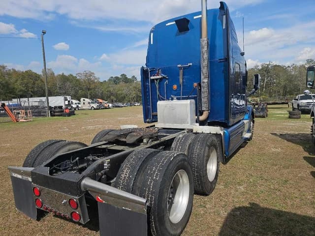 Image of Peterbilt 587 equipment image 3